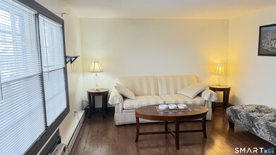 646 Howe Ave in Shelton, CT - Building Photo - Building Photo