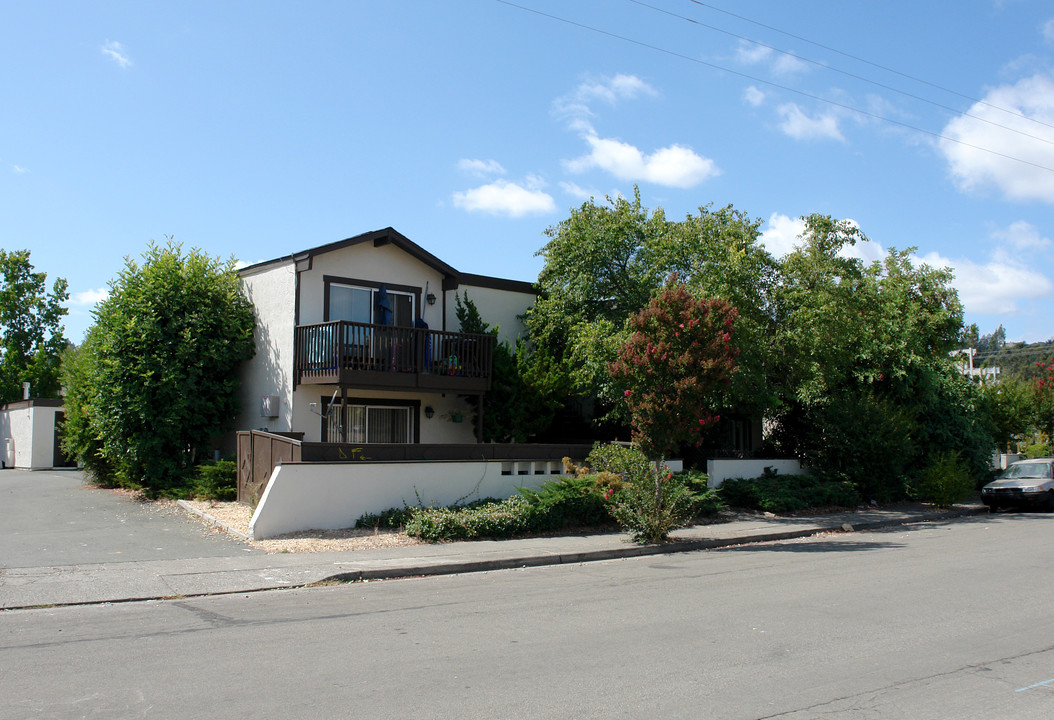 755 Benicia Dr in Santa Rosa, CA - Building Photo