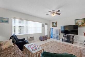 279 Coventry L in West Palm Beach, FL - Building Photo - Building Photo
