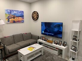 2556 University Pl NW in Washington, DC - Building Photo