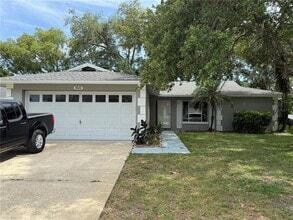 8610 Winding Wood Dr in Port Richey, FL - Building Photo - Building Photo