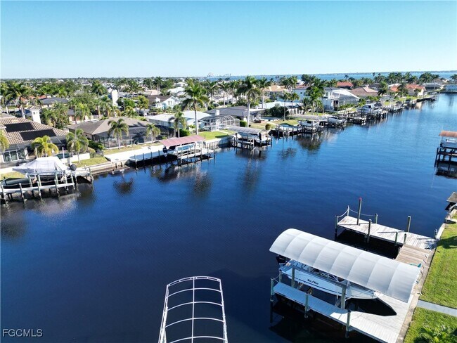 1921 SE 36th St in Cape Coral, FL - Building Photo - Building Photo