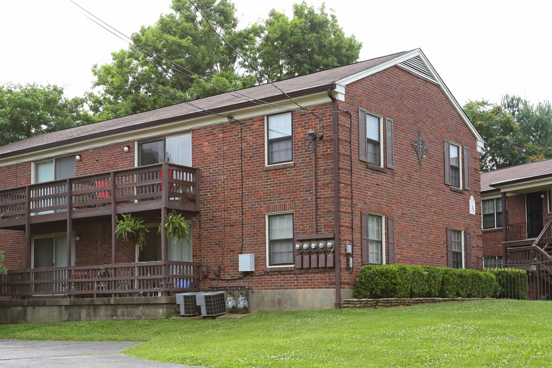 2707 Riedling Dr in Louisville, KY - Building Photo