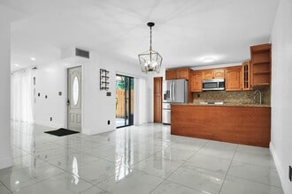 2151 Orange Grove Dr in Davie, FL - Building Photo - Building Photo
