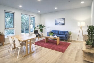 2901 SW Canby Ct in Portland, OR - Foto de edificio - Building Photo