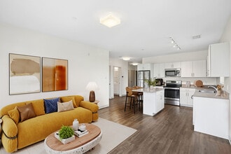 The Beverly Collection: Link 480 in Beverly, MA - Building Photo - Building Photo