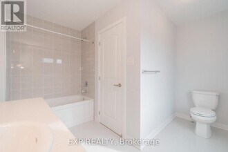 468 Brigatine Ave in Ottawa, ON - Building Photo - Building Photo