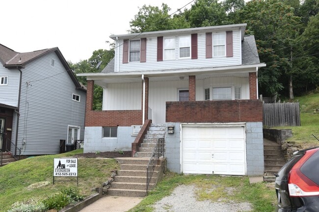 809 Zimmerman St in Jeannette, PA - Building Photo - Building Photo