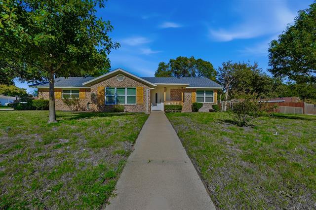 1144 Harrison Ln in Hurst, TX - Building Photo