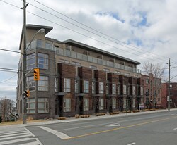 1725-1737 Kingston Rd in Toronto, ON - Building Photo