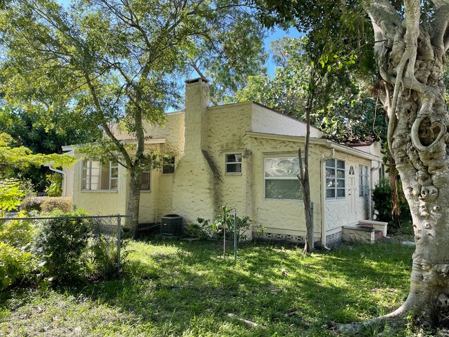 417 Adelia Ave in Sarasota, FL - Building Photo - Building Photo