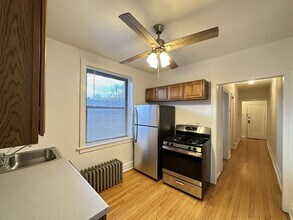 1913 W Larchmont Ave, Unit A05W in Chicago, IL - Foto de edificio - Building Photo