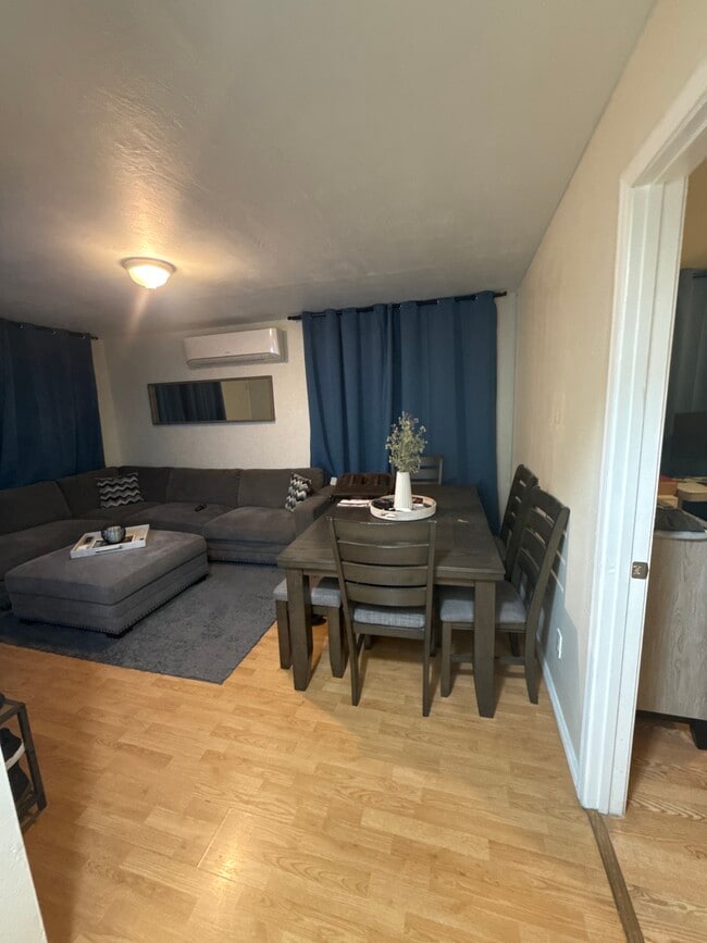 7324 Milton Ave in Whittier, CA - Foto de edificio - Building Photo