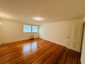 68-0 1 Wheatley Rd in Old Westbury, NY - Building Photo - Building Photo