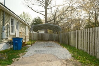 204 Oakland St in Martin, TN - Building Photo - Building Photo