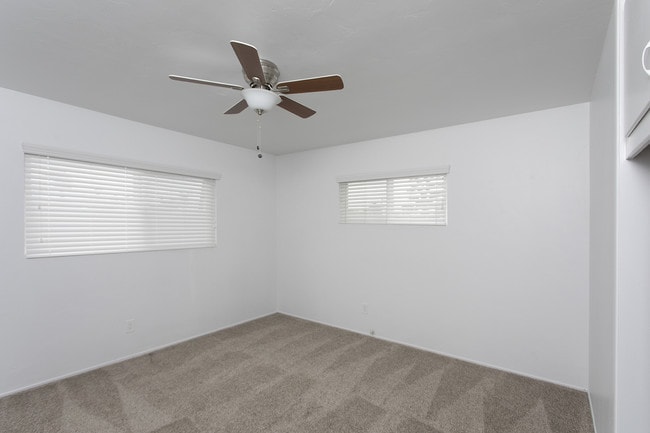 909 1/2 Chalcedony St in San Diego, CA - Building Photo - Building Photo