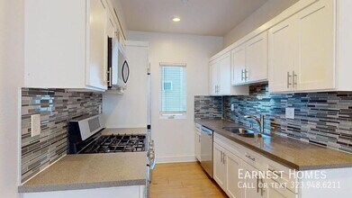 146 1/2 Rosemont Ave in Los Angeles, CA - Building Photo - Building Photo