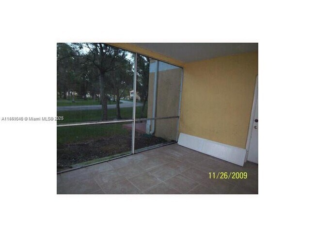 2400 NW 33rd St in Oakland Park, FL - Building Photo - Building Photo