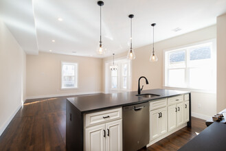 17 Playstead Rd, Unit 2 in Boston, MA - Building Photo - Building Photo