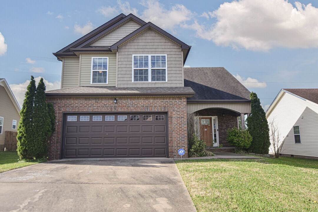 1038 Dwight Eisenhower Way in Clarksville, TN - Building Photo