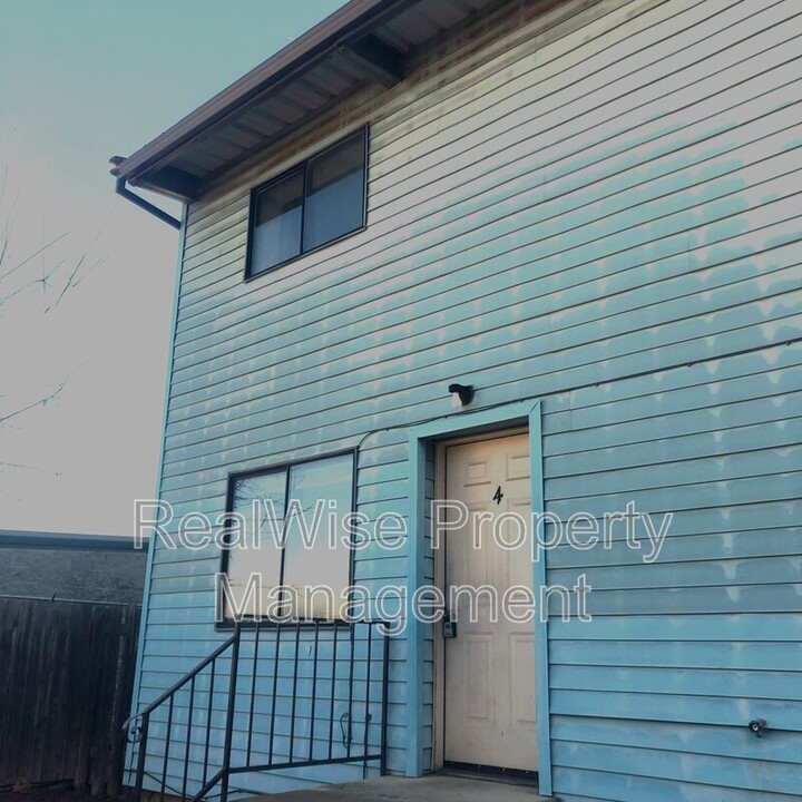 312 W Clark St in Medford, OR - Building Photo