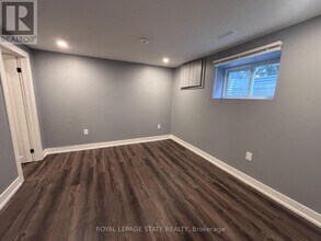 185 Bonaventure Dr in Hamilton, ON - Building Photo - Building Photo