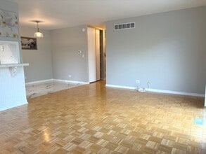 2S717 Winchester Cir N in Warrenville, IL - Building Photo - Building Photo