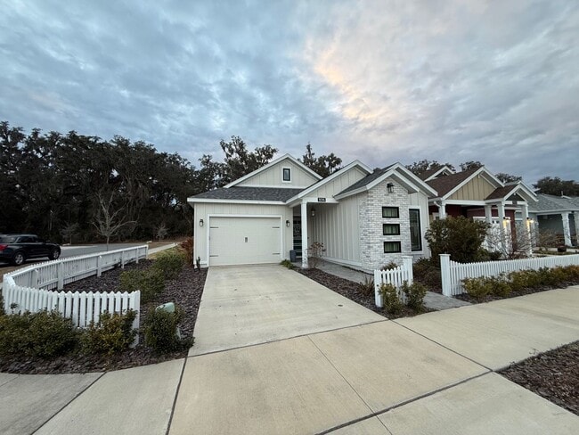 1016 NW 132nd Blvd in Newberry, FL - Building Photo - Building Photo