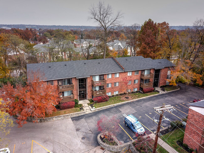 Tarpis Woods in Cincinnati, OH - Foto de edificio - Building Photo