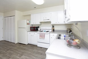 Linden Colonial Apartments