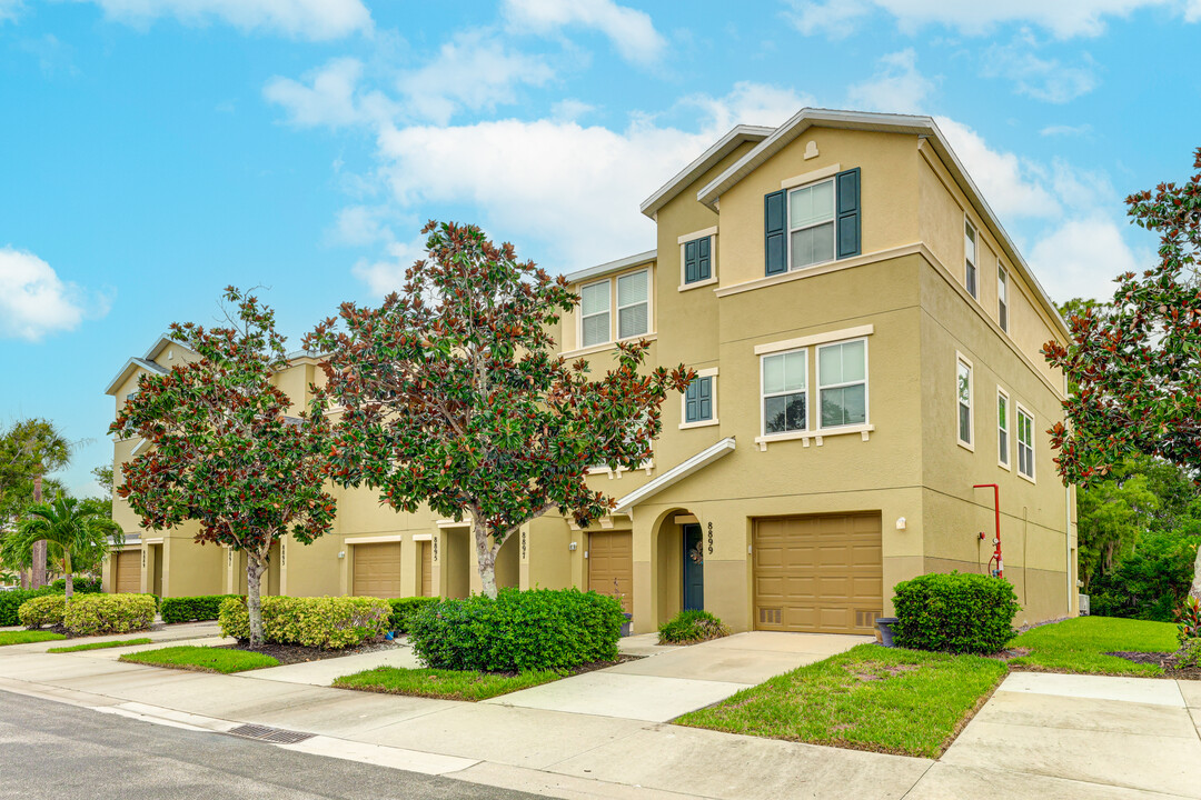 8897 White Sage Loop in Lakewood Ranch, FL - Foto de edificio