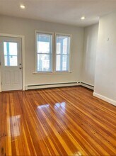 213 Maverick St, Unit #2R in Boston, MA - Building Photo - Building Photo