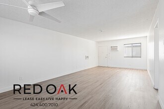 13325 Heacock St in Moreno Valley, CA - Foto de edificio - Building Photo