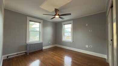 62 Billings Ave, Unit 2 in Medford, MA - Foto de edificio - Building Photo