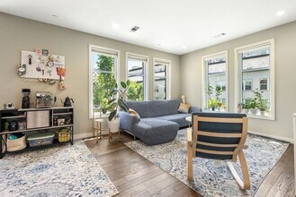 45 Burnett St in Boston, MA - Building Photo - Building Photo