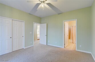 2704 Kildrummie St in Henderson, NV - Foto de edificio - Building Photo