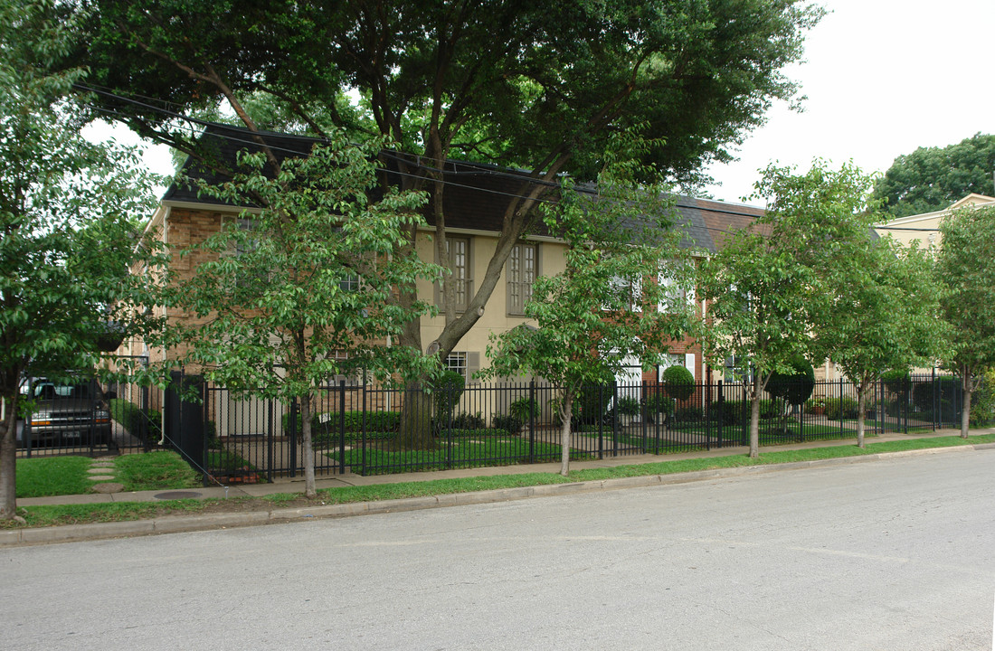 2727 Shelby Ave in Dallas, TX - Building Photo