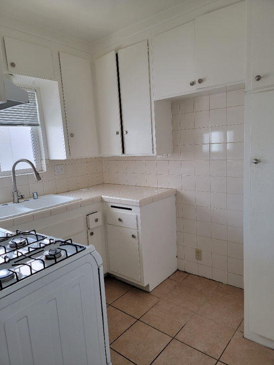 16004 Cantlay St-Unit -10 in Los Angeles, CA - Building Photo