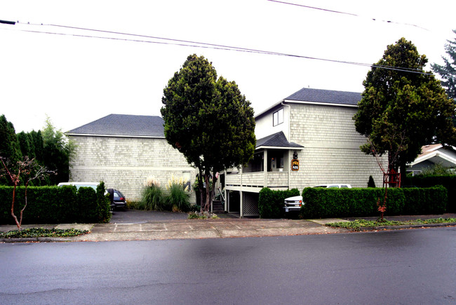 Pier 426 Apartments in Portland, OR - Building Photo - Building Photo