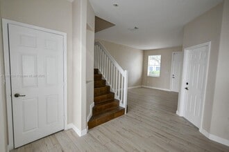 8134 NW 107th Path in Miami, FL - Building Photo - Building Photo