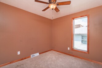 735 Emerald Ave NE in Grand Rapids, MI - Building Photo - Building Photo