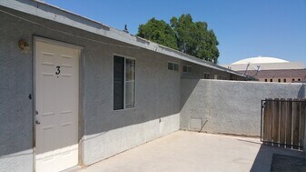 470 C St in Brawley, CA - Building Photo