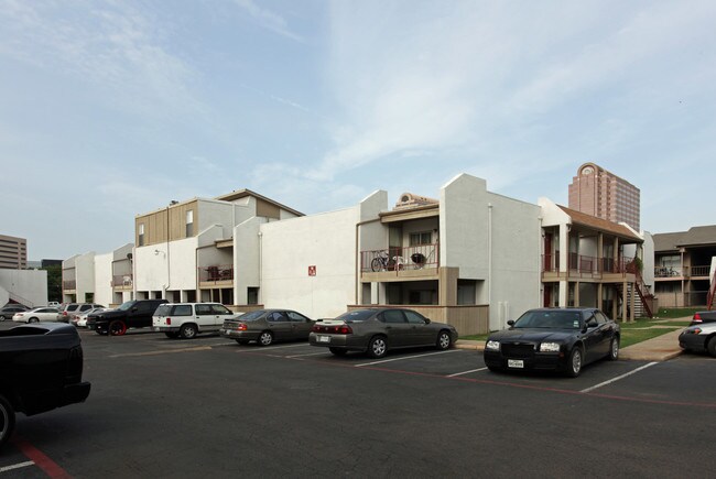 Peterson Place Apartments in Dallas, TX - Foto de edificio - Building Photo