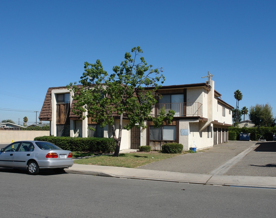 6632 Westpark Pl in Westminster, CA - Foto de edificio