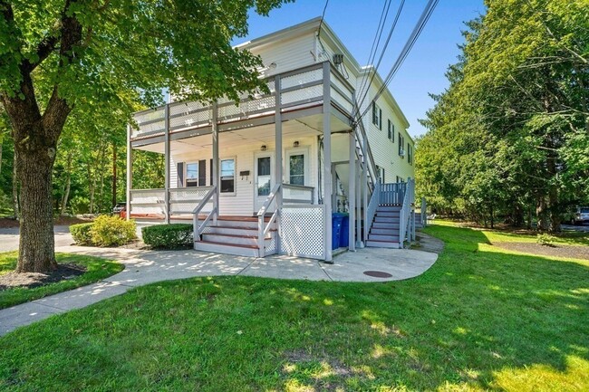 453 Pond St in Braintree, MA - Foto de edificio - Building Photo