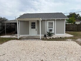 2745 9th St E in Bradenton, FL - Building Photo