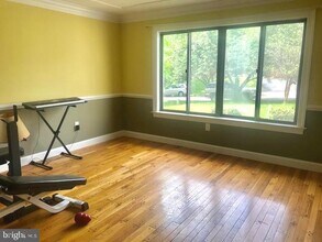 7811 Wendy Ridge Ln in Annandale, VA - Building Photo - Building Photo