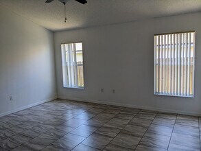 246 Queen Mary Dr in Davenport, FL - Building Photo - Building Photo