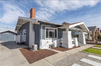 1327 W 77th St, Unit 1327 W 77th St in Los Angeles, CA - Foto de edificio - Building Photo