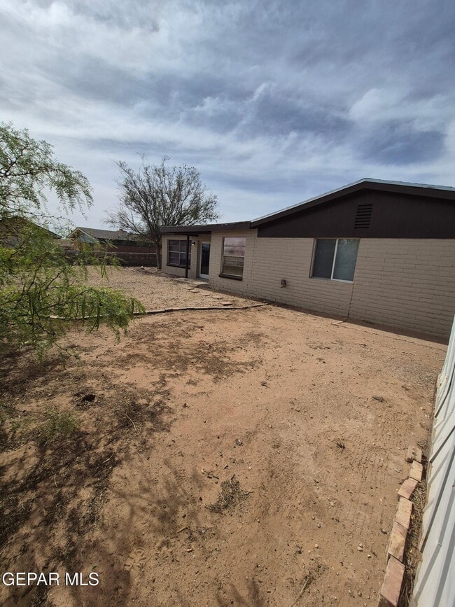 6644 Mariposa Dr in El Paso, TX - Building Photo - Building Photo